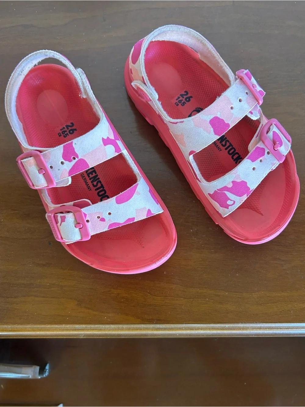 Toddler girls Size 8 Pink Camo Birkenstocks/Mogami Camo Rose Sandals